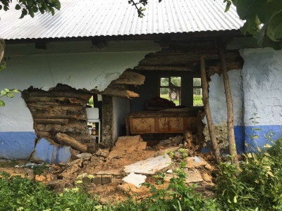 Зруйновані стіни та вибиті вікна: з’явились фото будинку на Буковині, який постраждав від вибуху