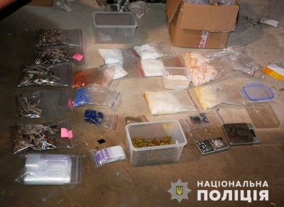 У Чернівцях затримали наркоторговців: поліцейські вилучили наркотиків на понад 1 млн грн