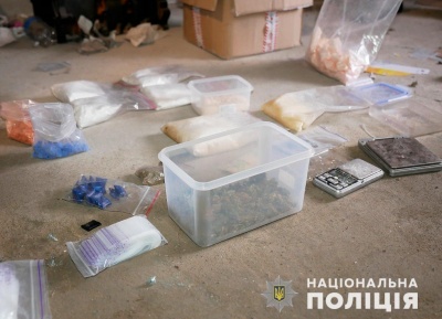 У Чернівцях затримали наркоторговців: поліцейські вилучили наркотиків на понад 1 млн грн