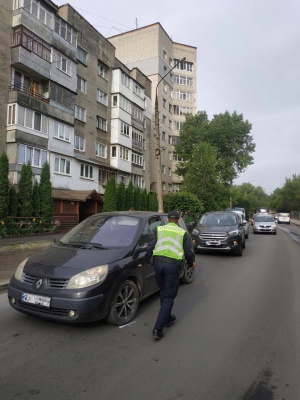 У Чернівцях на Калічанці сталася потрійна ДТП - фото