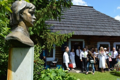 Віртуальні екскурсії, показ фільмів: як цьогоріч на Буковині святкуватимуть 79-ту річницю Миколайчука