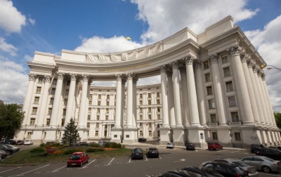 У МЗС оновили рекомендації українцям щодо виїзду за кордон