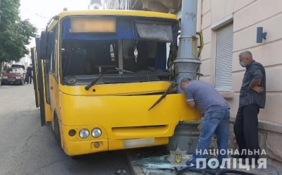 ДТП з маршруткою в центрі Чернівців: постраждали четверо пасажирів