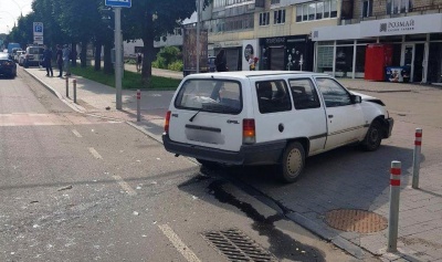 Потрійна ДТП у Чернівцях: автомобілі отримали пошкодження – фото