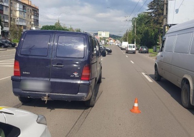 Потрійна ДТП у Чернівцях: автомобілі отримали пошкодження – фото