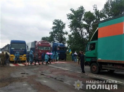 Викрадення людини і перекриття другої траси на Буковині. Головні новини минулої доби