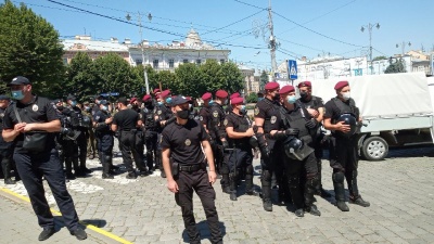 Пікет у Чернівцях: активісти влаштували "похорон" шинам – фото