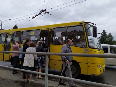 У маршрутках Чернівців відновлять пільгові перевезення