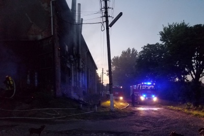 Масштабна пожежа на Буковині: у ДСНС розповіли деталі пожежі у Кіцманському цеху