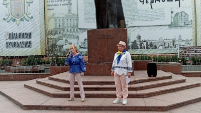 «Бужанського нам підкинула Росія»: у Чернівцях жителі вийшли на акцію на підтримку української мови