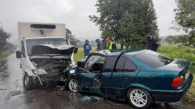 ДТП на Буковині: внаслідок зіткнення двох авто постраждав один з водіїв