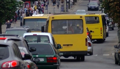 Виконком Чернівців збільшив кількість спецмаршруток, яким дозволено курсувати містом