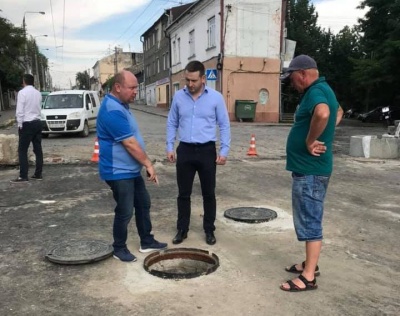 «Вода немає куди діватись»: Бешлей пояснив, чому затопило вулицю Руську