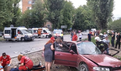 Страшна ДТП у Кам’янці-Подільському: Honda врізалась у «швидку», є багато жертв