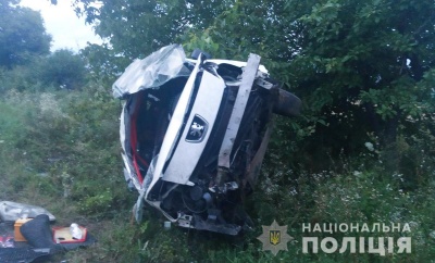 На Буковині перекинувся Peugeot, водій отримав травми – фото