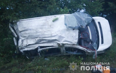 На Буковині перекинувся Peugeot, водій отримав травми – фото