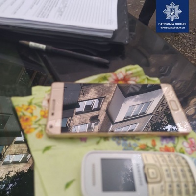 У Чернівцях патрульні затримали крадія мобільного телефону