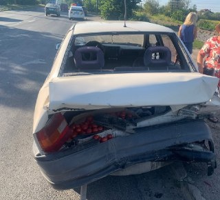 На Буковині Мерседес зіткнувся з автобусом