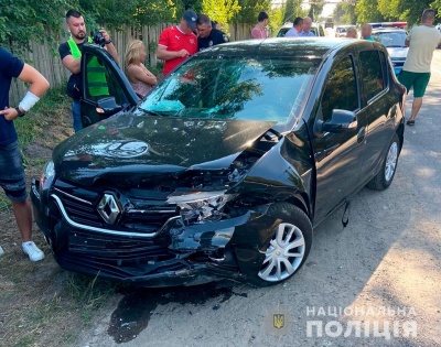 Виїхав на зустрічну смугу: внаслідок ДТП на Буковині постраждала дівчина