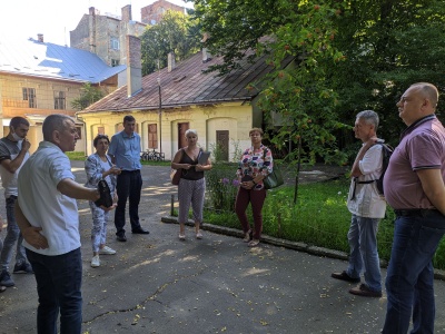 У сквер роблять вихід з ресторану: у Чернівецькому палаці дітей та юнацтва заявили про захоплення території