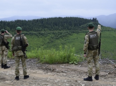 На Буковині затримали групу азіатських мігрантів, які прямували до Румунії