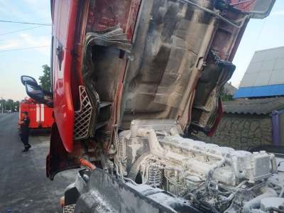 Намагався ліквідувати пожежу самостійно: на Буковині загорілася вантажівка