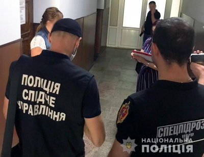Хабар у Чернівцях: силовики затримали посадовицю приватної фірми, яка вимагала $2 тис