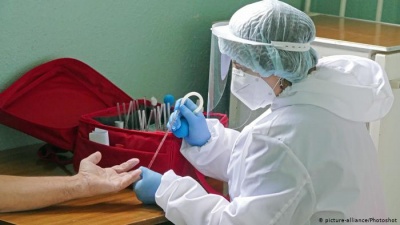 В Україні чекають на новий антирекорд коронавірусу: до лабораторій надійшли 2000 підозр