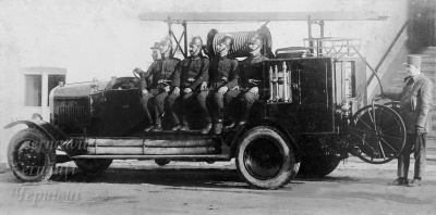Невідома Буковина: перші пожежники в Чернівцях возили бочки з водою на фірах