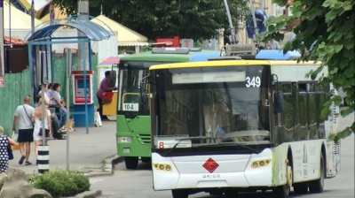 У Чернівцях тролейбуси і маршрутки відновили роботу в режимі спецперевезень