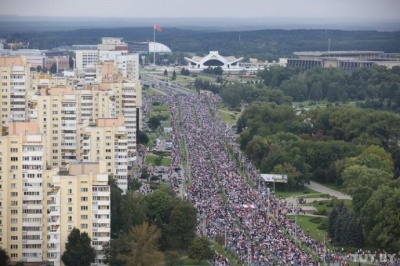 Марш протесту у Мінську: понад 100 тисяч учасників, десятки затриманих