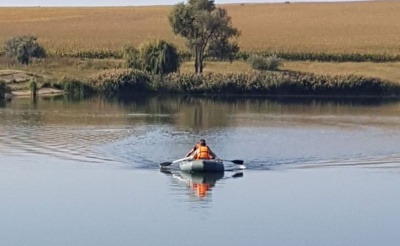 Пірнув і зник під водою: в озері на Буковині водолази шукають чоловіка