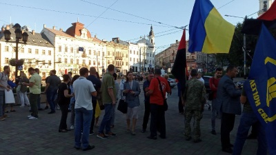 "Ні" - зраді України": у центрі Чернівців відбулася акція протесту проти домовленостей української влади з РФ