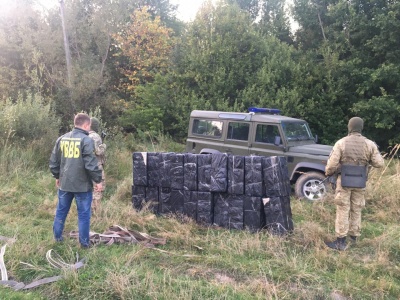 На Буковині контрабандисти покинули значну партію цигарок за 200 метрів від кордону з Румунією