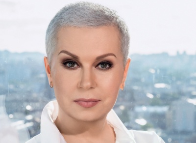 Відома телеведуча Алла Мазур, яка перемогла рак, показала свій кардинально новий образ