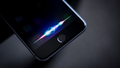 Siri може заговорити українською. Apple шукає фахівця, який "навчатиме" голосового помічника