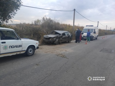 У Чернівцях перекинувся ВАЗ: водій був напідпитку