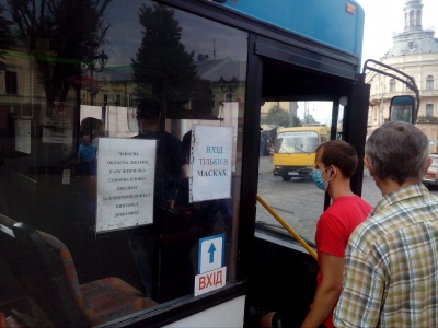 Від сьогодні в Чернівцях відновили пільговий проїзд у тролейбусах