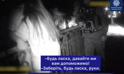 Прикував кайданками до себе: у Чернівцях патрульні врятували самогубцю