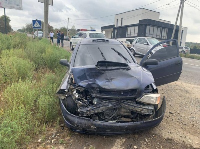 Авто перекинулося: унаслідок ДТП на Буковині постраждала людина