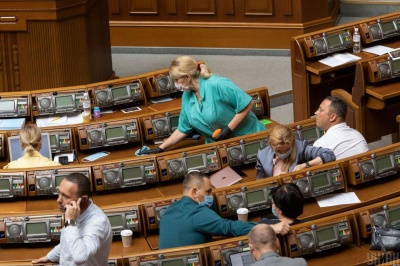 Стефанчук попросив Авакова штрафувати депутатів за неносіння маски в сесійній залі Ради  