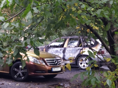 За добу в Чернівцях згоріли BMW і джип