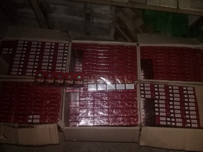 На Буковині контрабандисти під час втечі покинули майже 3 тисячі пачок цигарок