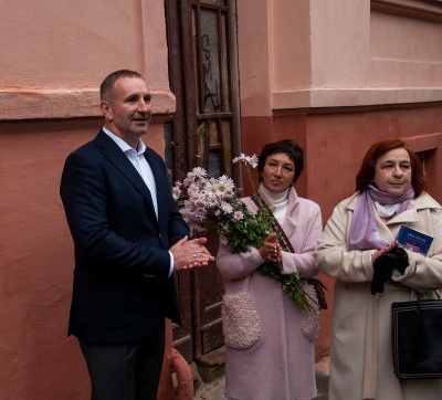 Меморіальну дошку Паулю Целану перенесли на фасад будинку, де він жив насправді*