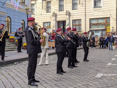 Із оркестром і театром: у Чернівцях офіційно розпочали святкування Дня міста - фото