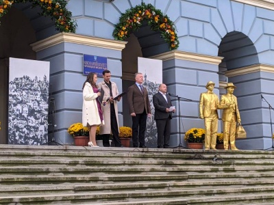 Із оркестром і театром: у Чернівцях офіційно розпочали святкування Дня міста - фото