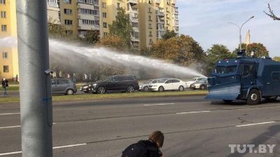 Протести у Мінську. Проти демонстрантів застосували водомети - відео