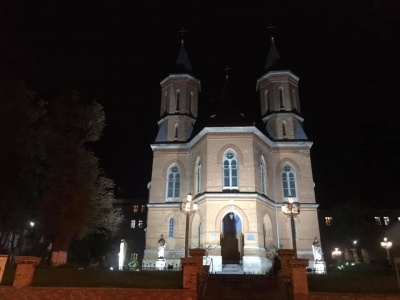 У Чернівцях підсвітили органний зал – фото