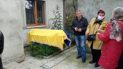 "Не хочемо вірити в це": у Чернівцях попрощалися із солдатом, який помер на Житомирщині