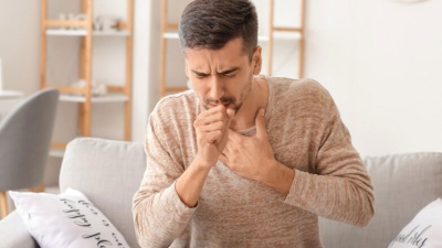 Вчені пояснили, як відрізнити кашель при коронавірусі від кашлю при застуді